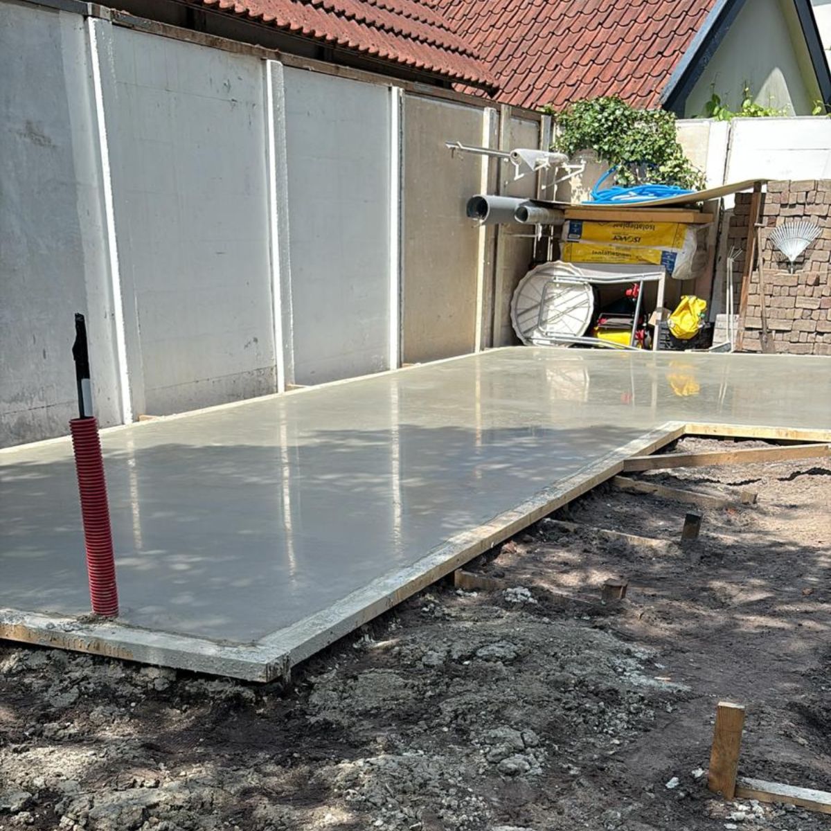 Vloer van zwembad met betonvloer